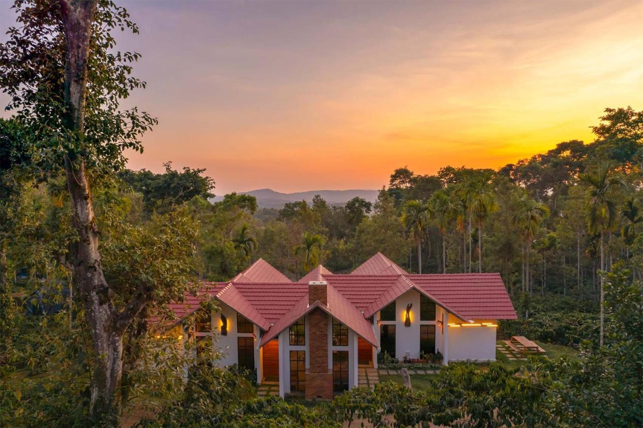Stayvista At Cicada Chikmagalur 2Bhk Breakfast Included With Amazing View Buitenkant foto