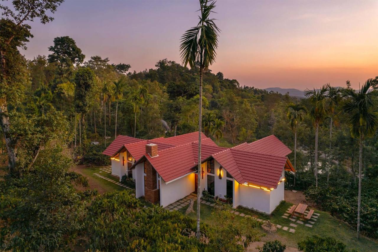Stayvista At Cicada Chikmagalur 2Bhk Breakfast Included With Amazing View Buitenkant foto