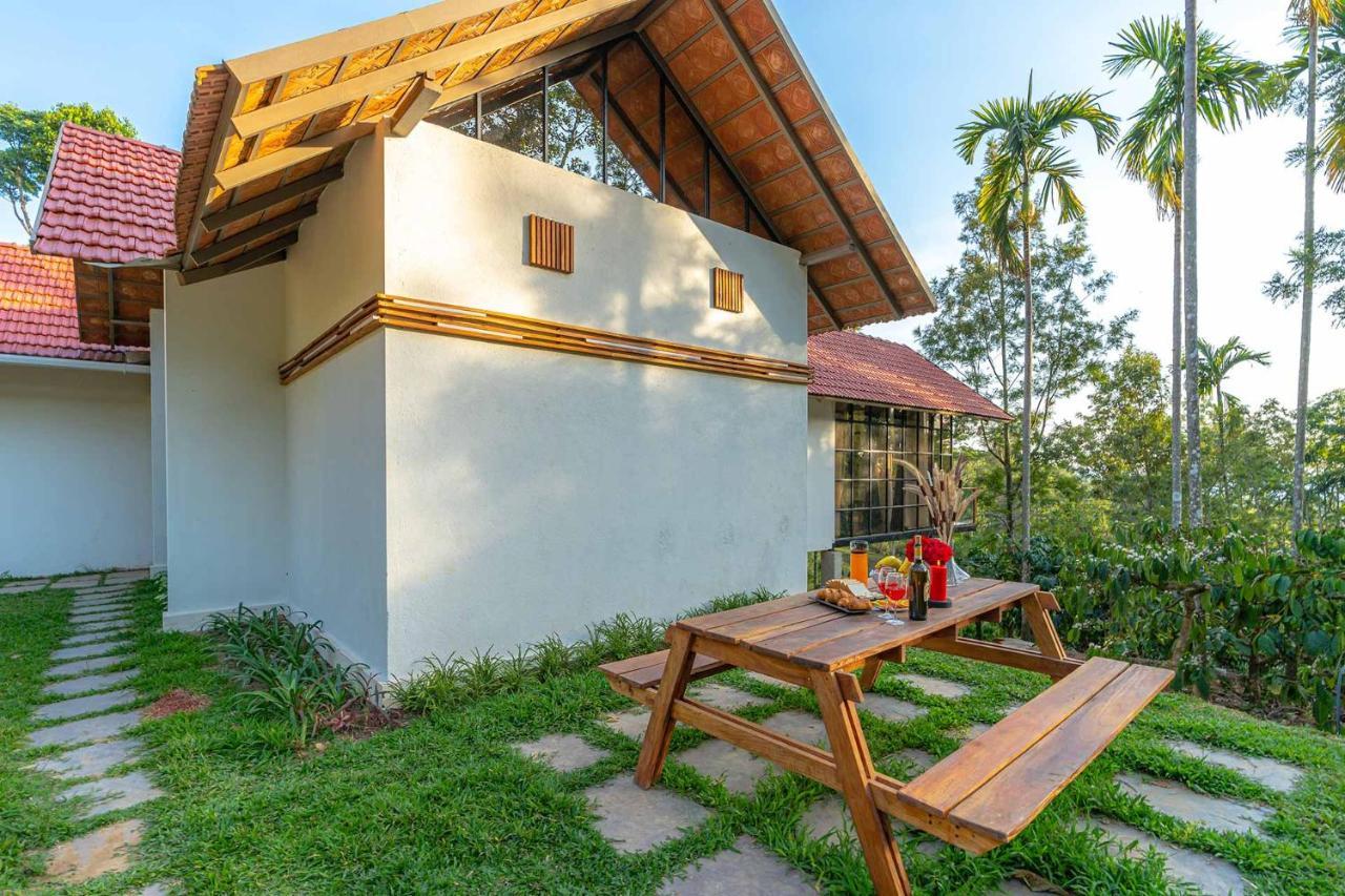 Stayvista At Cicada Chikmagalur 2Bhk Breakfast Included With Amazing View Buitenkant foto